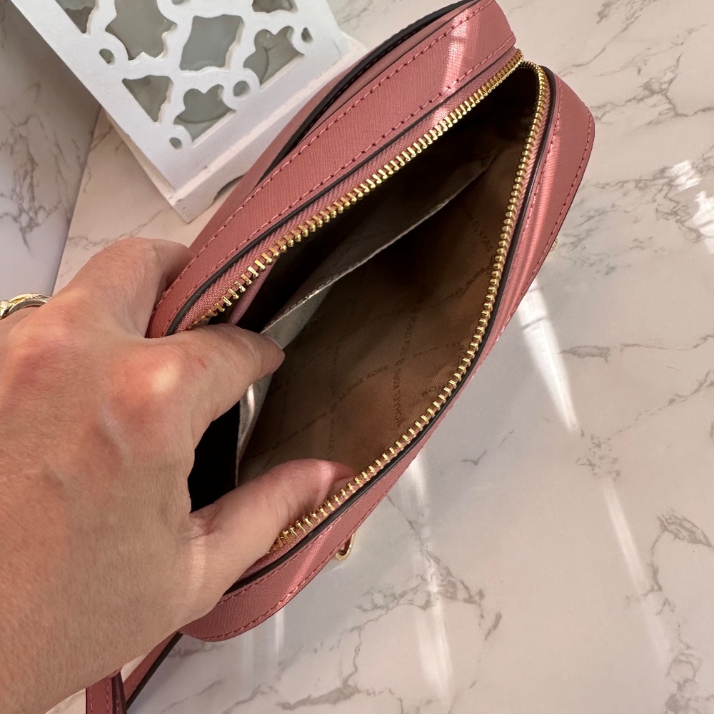 **SOLD**MICHAEL KORS Jet Set Large Saffiano Leather Crossbody Bag in Rose ✨ - Picture 10 of 14